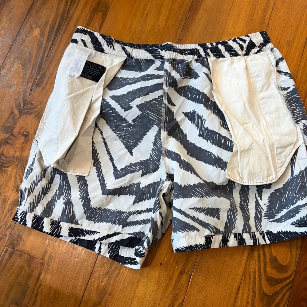 Mishka Board Shorts Size 32 Retro 80s 90s Black‎ White